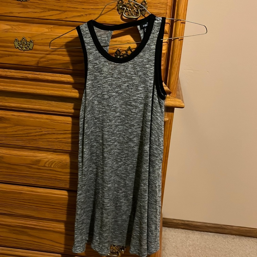 gray woman’s dress